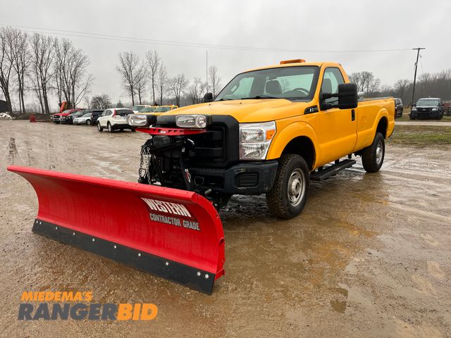 Lot 30-2769 - 2014 Ford F-250 SD with a 6.2L V8 OHV 16V engine. with 57,092 miles Regular Cab Long Box Pickup Truc...