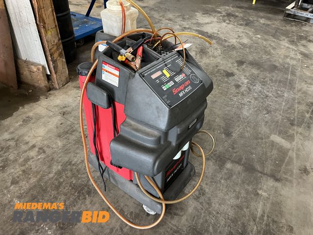 Lot 30-3877 - Snap-On MFX HD35 Automatic Transmission Power Steering Fluid Flush Machine Municipality owned.