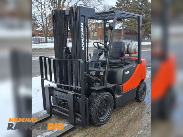 Lot 30-172 - 2012 Doosan 6,000lbs Capacity Pneumatic Forklift - See Video For Operation