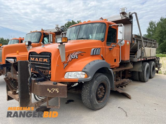 Lot 30-516 - 2009 Mack GU800 Granite 6X4 Dump Truck