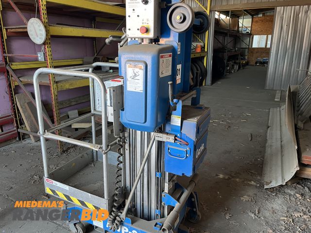 Lot 30-4227 - Genie AWP-24 Lift Electric