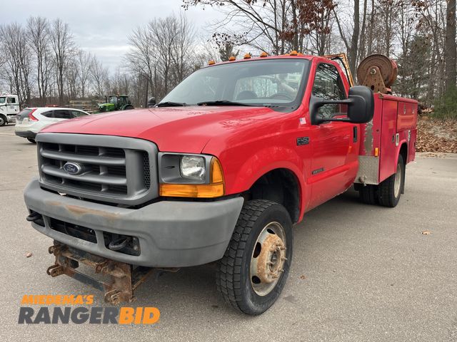 Lot 30-4997 - 2001 Ford F-450 Regular Cab SERVICE BODY WITH CRANE Pickup Truck 4x4