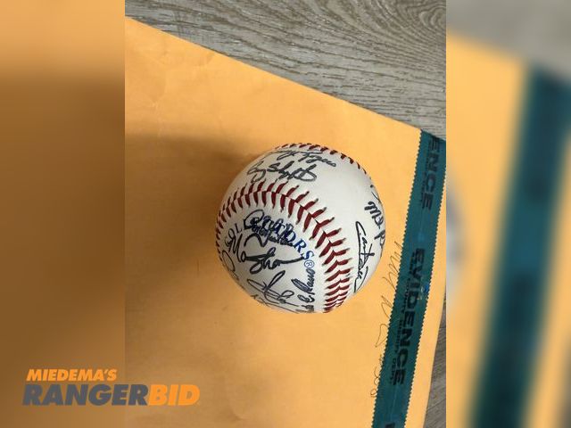 Lot 30-3936 - Detroit Tigers Signed Baseball - Appears to be 2006