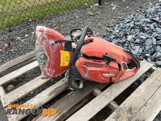 Lot 30-2592 - Hilti DSH 900 Gas Powered Saw