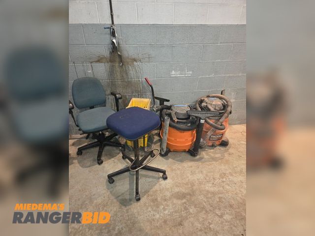 Lot 30-5022 - 2 Rigid Shop vacs and 2 rolling chairs