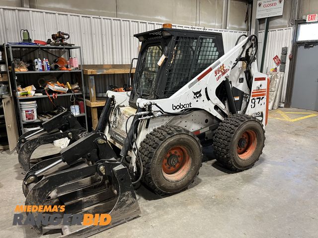 Lot 30-917 - Bobcat 873 with 2,282 Skid Steer