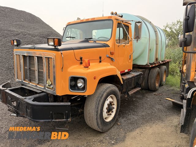Lot 30-3511 - 1998 International F-2654 6x4 Flat Bed / Cab and Chassis with a 3,000 gallon Tank