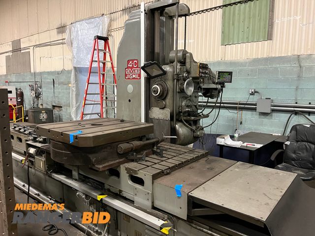 Lot 30-2412 - DeVlieg 4-C Boring Mill Travels: X 120" , Y 69", Quill 24".  Table size: 120" x  37.5" with 4" T slo...