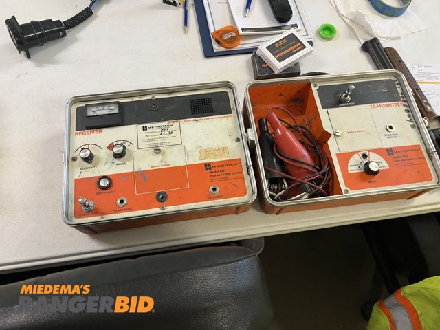Lot 30-1528 - Metrotech 480 Battery Powered Pipe and Cable Locator