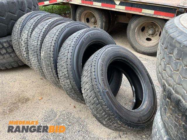 Lot 30-3571 - Lot of (5) tires Municipality owned