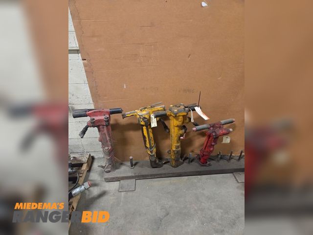 Lot 30-4804 - Pneumatic jack hammers