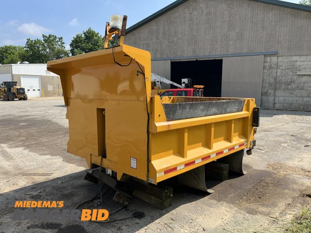 Lot 30-746 - Crysteel 10'6" Dump Box with cylinder