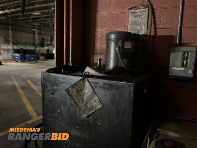 Lot 30-4519 - Hydraulic Tank with Pump