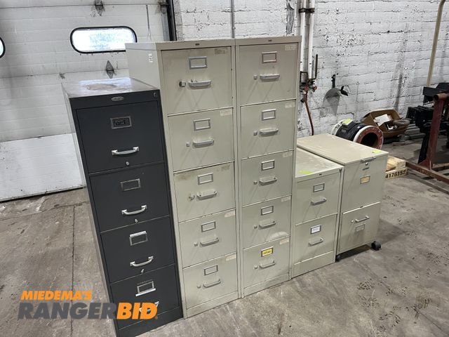 Lot 30-4932 - 5 Steel Filing Cabinets