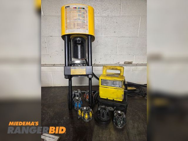 Lot 30-4881 - Parker hydraulic hose crimper Has four individual slotted racks with Parker 2 and 4 wire fittings. J...