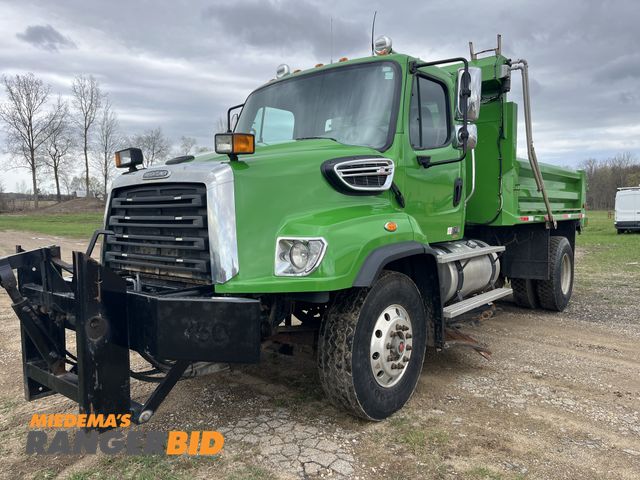 Lot 30-4199 - 2013 Freightliner 114SD 4x2 Dump Truck