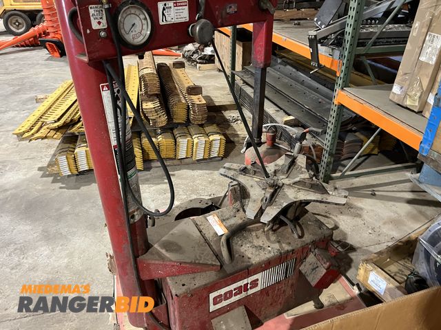Lot 30-1528 - Coats Rim Clamp 5050A Tire Changer