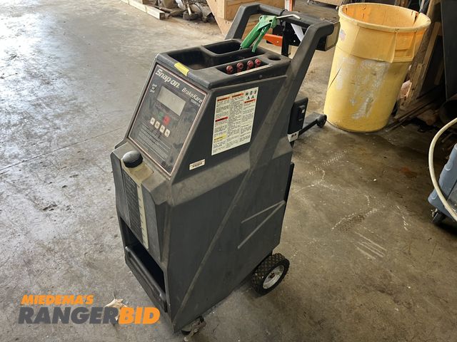 Lot 30-3873 - Snap-On Brake Kare EEBR311A Fluid Exchanger In working condition. Municipality owned.