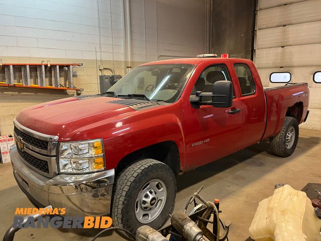 Lot 30-2239 - 2012 Chevrolet Silverado 2500HD with a 6.0L V8 OHV 16V FFV engine. Extended Cab Pickup Truck 4x4