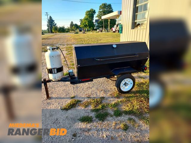 Lot 30-10587 - 1 Big John Smoker Pig Roaster LP gas Big John's Roaster Smoker Towable gas pig Roaster, 40 lb lp tan...