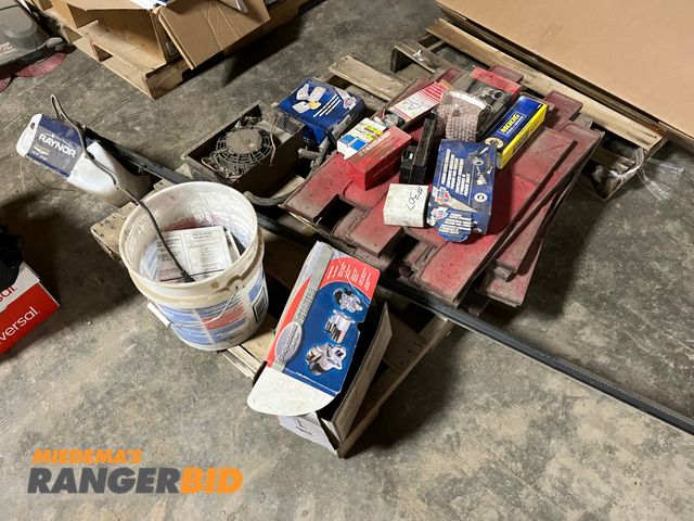 Lot 30-2787 - Pallet of miscellaneous parts and a garage door opener