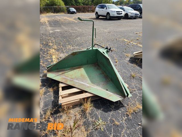 Lot 30-1105 - Pneumatic Gaylord tipper, used