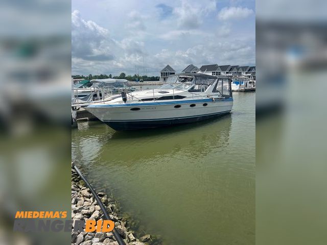 Lot 30-5896 - 1988 Bayliner Avanti 3450 Boat Cuddy Cabin 2-Basin Sink, mini fridge, VHF Radio, Depth Gauge, Compas...