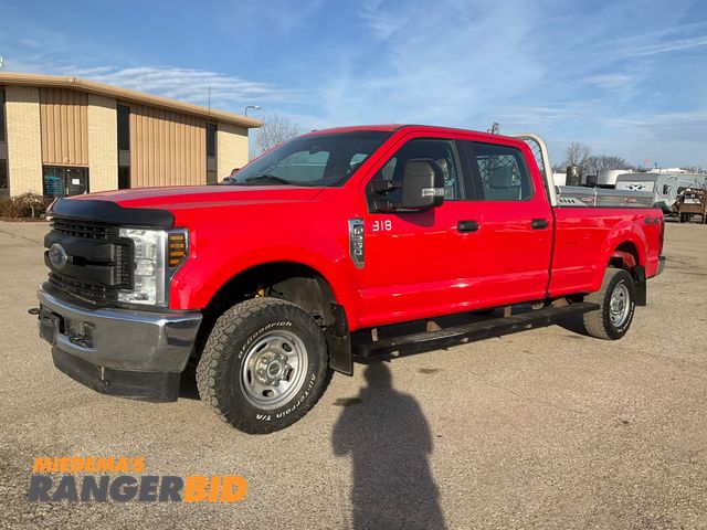 Lot 30-4970 - 2019 Ford F250 Crew Cab Long Box XL Crew Cab Pickup Truck 4x4
