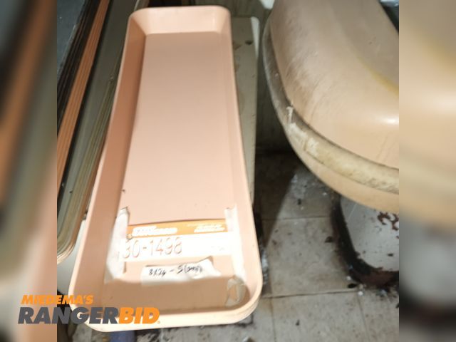 Lot 30-30-1498 - 1 YOU BIDDING ON ONE TRY NOT ALL THE TRAYS size 8*26 salmon