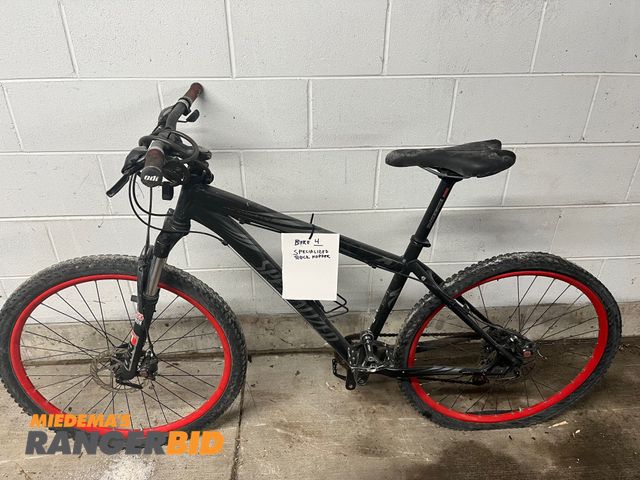 Lot 30-10267 - Specialized Rock Hopper Bicycle / Mountain bike