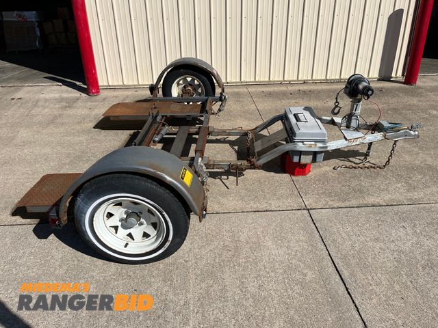 Lot 30-2927 - Landgrbe TD-40  Car Tow Dolly Municipality owned