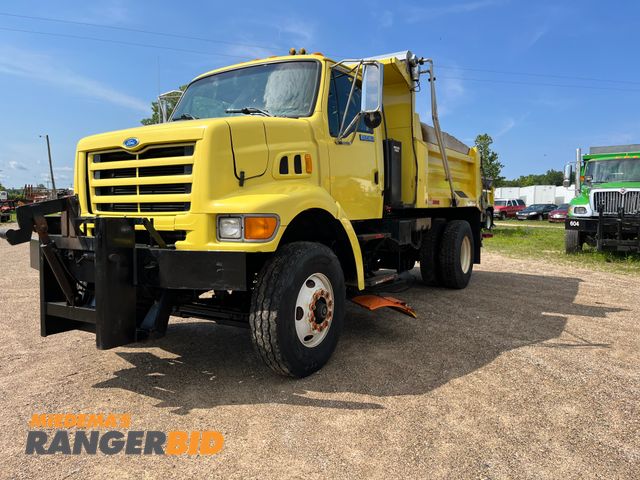 Lot 30-3455 - 1997 Ford L8501 Dump Truck