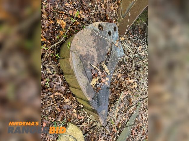 Lot 30-6167 - CAT 12" Bucket Came off a CAT 420 Backhoe