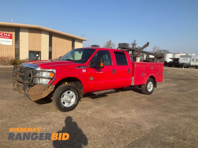 Lot 30-4973 - 2011 Ford F-350 Service Body XLT Crew Cab Pickup Truck 4x4