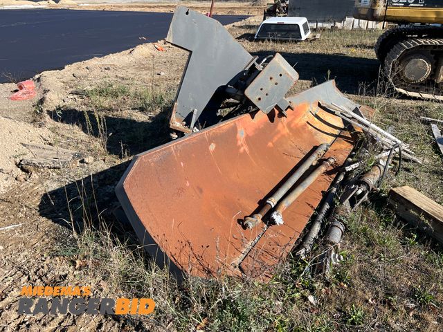 Lot 30-2511 - (1) Grader Snow WIng Came off a Volvo G720B. Municipality owned. Seller will load.