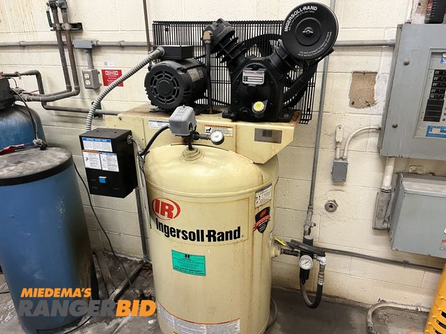 Lot 30-4528 - Ingersoll-Rand 2340N5 80 Gallon Air Compressor