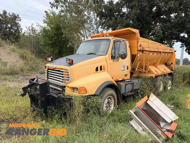 Lot 30-29663 - 2001 Sterling L9500 6x4 Dump Truck