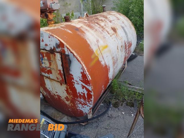 Lot 30-11258 - Metal 500 gallon fuel storage tank dimensions are approximately 5ft - 6 ft long x 4ft high x 3 ft . ...