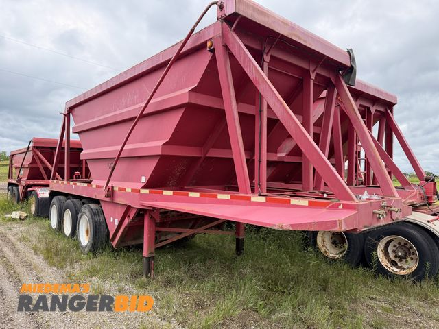 Lot 30-3942 - 2000 Yale 24 Yard V bottom Pull Type Tri-Axle Gravel Trailer Pup Bottom Dump / Belly Dump / V-Ditche...