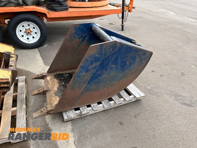 Lot 30-3339 - Gradall Bucket