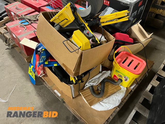 Lot 30-541 - Lot includes everything on this pallet. Defibrillator, halogen lights, Medical items and more