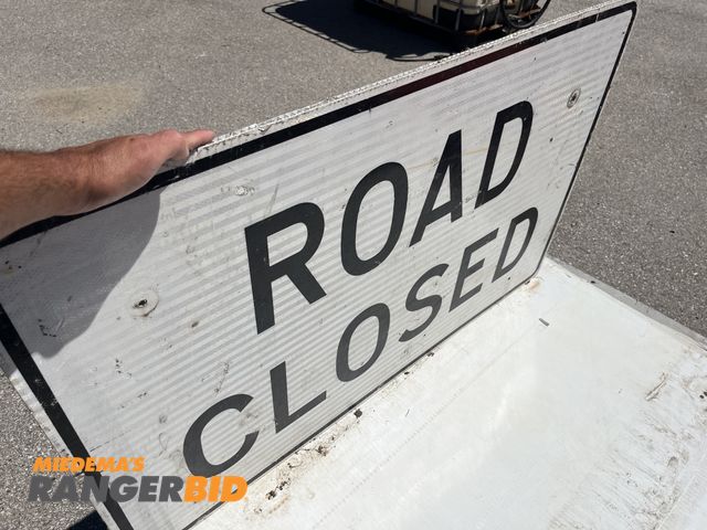 Lot 30-4360 - (1) Stack of Road Construction Signs