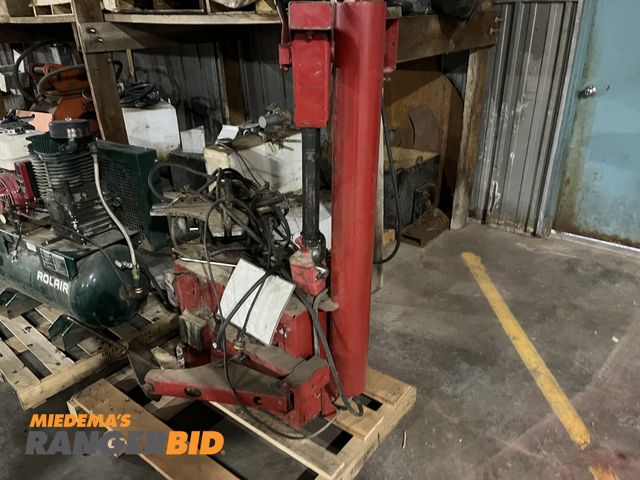 Lot 30-2005 - Coats RC-15A Tire Changer