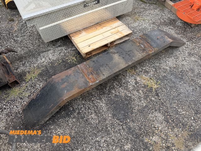 Lot 30-72414 - Heavy Duty Truck Bumper