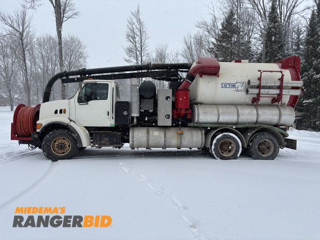 Lot 30-11030 - 1998 Ford 8500  Vector/ Jeter Tandem Axle, Day Cab, Cummins Diesel Engine, Automatic Transmission, V...