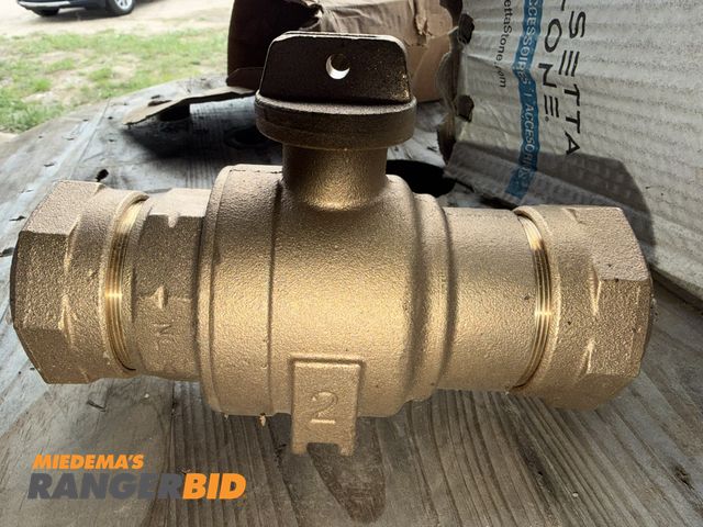 Lot 30-5766 - (1) Ford, Cat #B44-777-Q-NL, 2" ball valve, no lead, 2" CTS quick joint x 2" CTS quick joint.