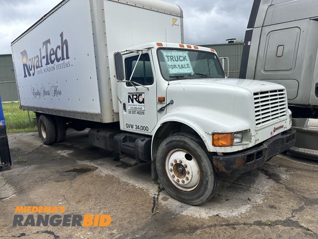 Lot 30-6326 - 1991 International 4000 Series Box Truck