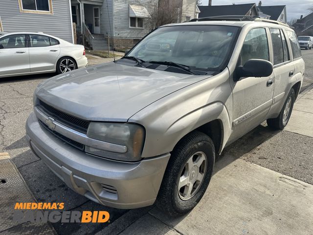 Lot 30-6325 - 2002 Chevrolet Trailblazer LS SUV RWD