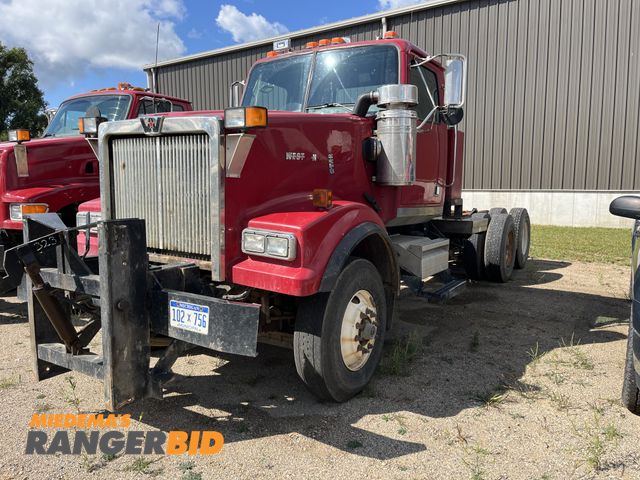 Lot 30-1635 - 2008 Western Star 4900 FA 6x4 with a 12.8L 450HP L6 DIESEL engine. Dump Truck