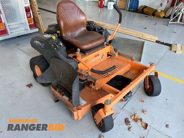Lot 30-2547 - 2014 Scag Liberty Z Zero-Turn Lawn Mower Commercial Lawn Mower